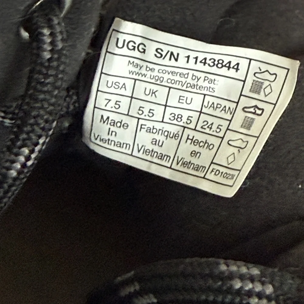 EUC - Women’s UGG Yose Puffer Lace Boot Waterproof - 7.5 - Picture 5 of 5